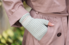 Load image into Gallery viewer, Kaali Mittens