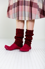 Load image into Gallery viewer, Knees-Up Socks
