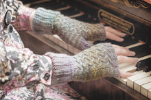 Load image into Gallery viewer, Tuuli by Lydia Gluck, Pom Pom Quarterly Issue 7 (Winter 2014)